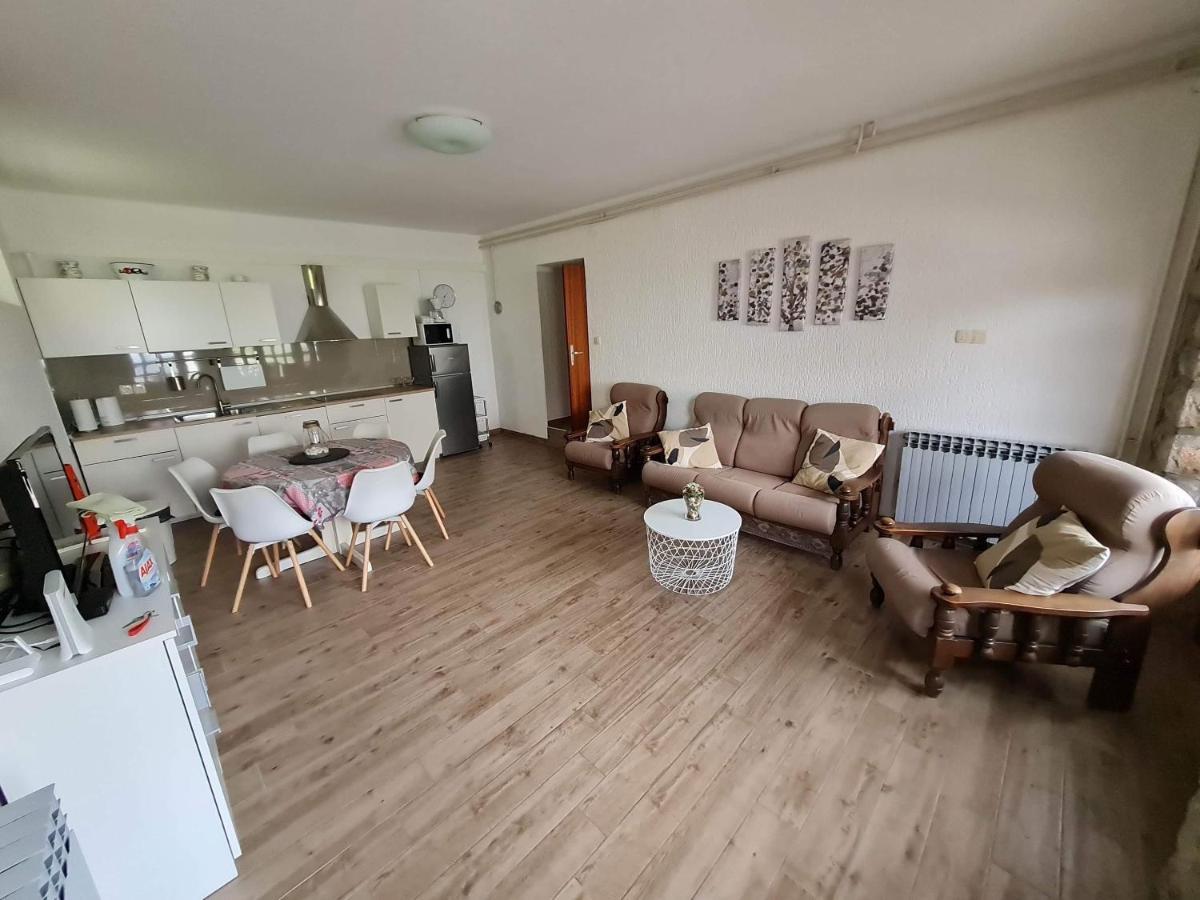 Apartmant Ivan Малинска Экстерьер фото